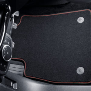 Podloge, spredaj premium velur, črne, z rdečo nitjo